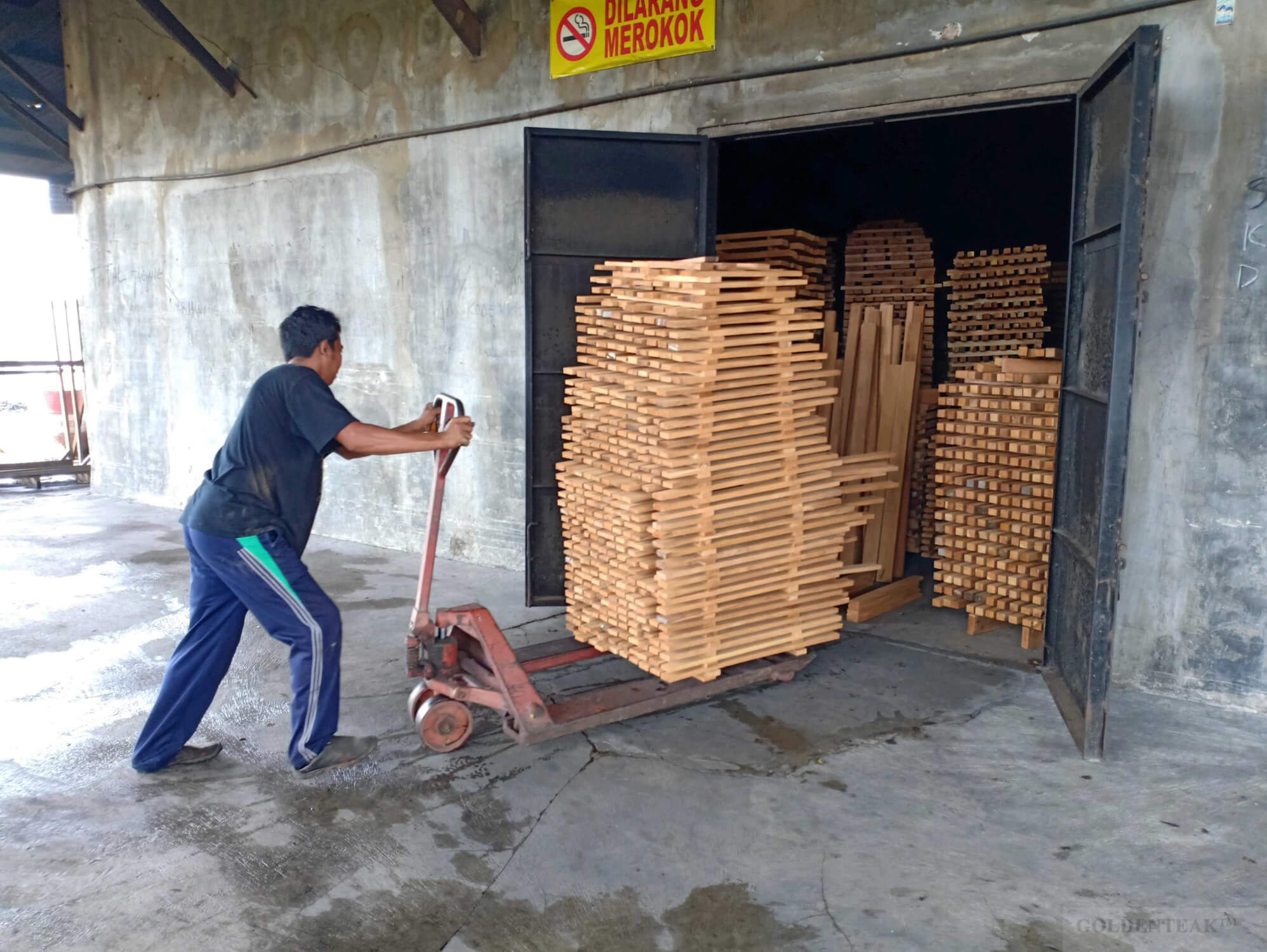 Kiln Drying Teak Wood - Goldenteak